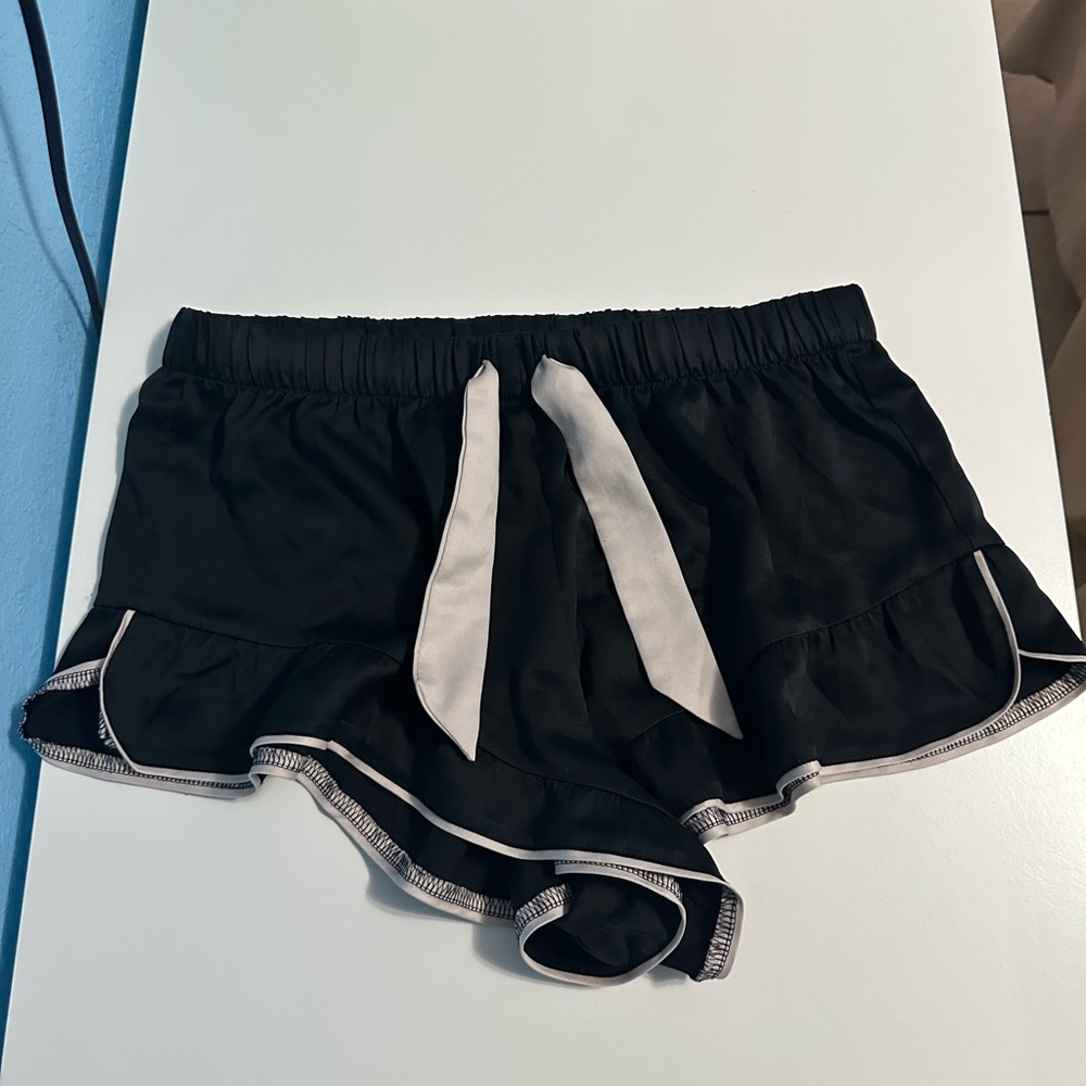 2 victorias secret sleeping shorts BLACK S 
1 Suede 1 Silk